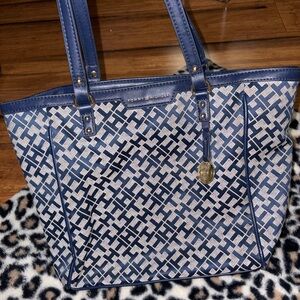 Tommy Hilfiger purse 💙